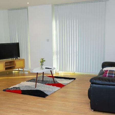 1 Bed Luxury Comfortable Apt Лондон Экстерьер фото