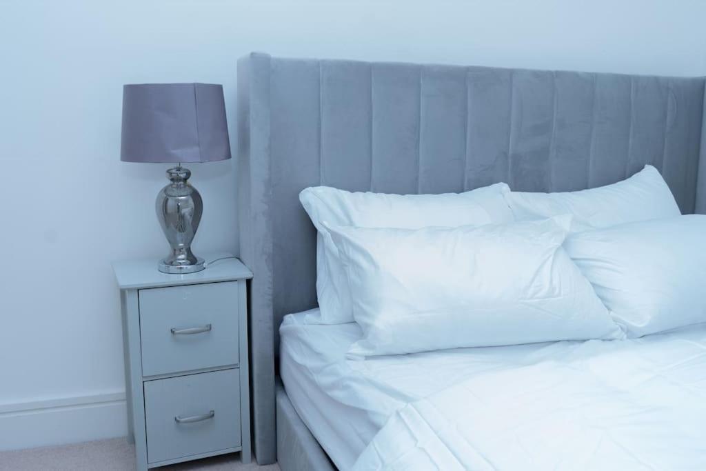 1 Bed Luxury Comfortable Apt Лондон Экстерьер фото