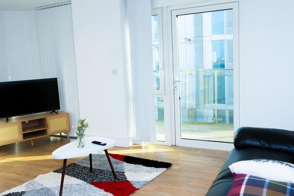 1 Bed Luxury Comfortable Apt Лондон Экстерьер фото